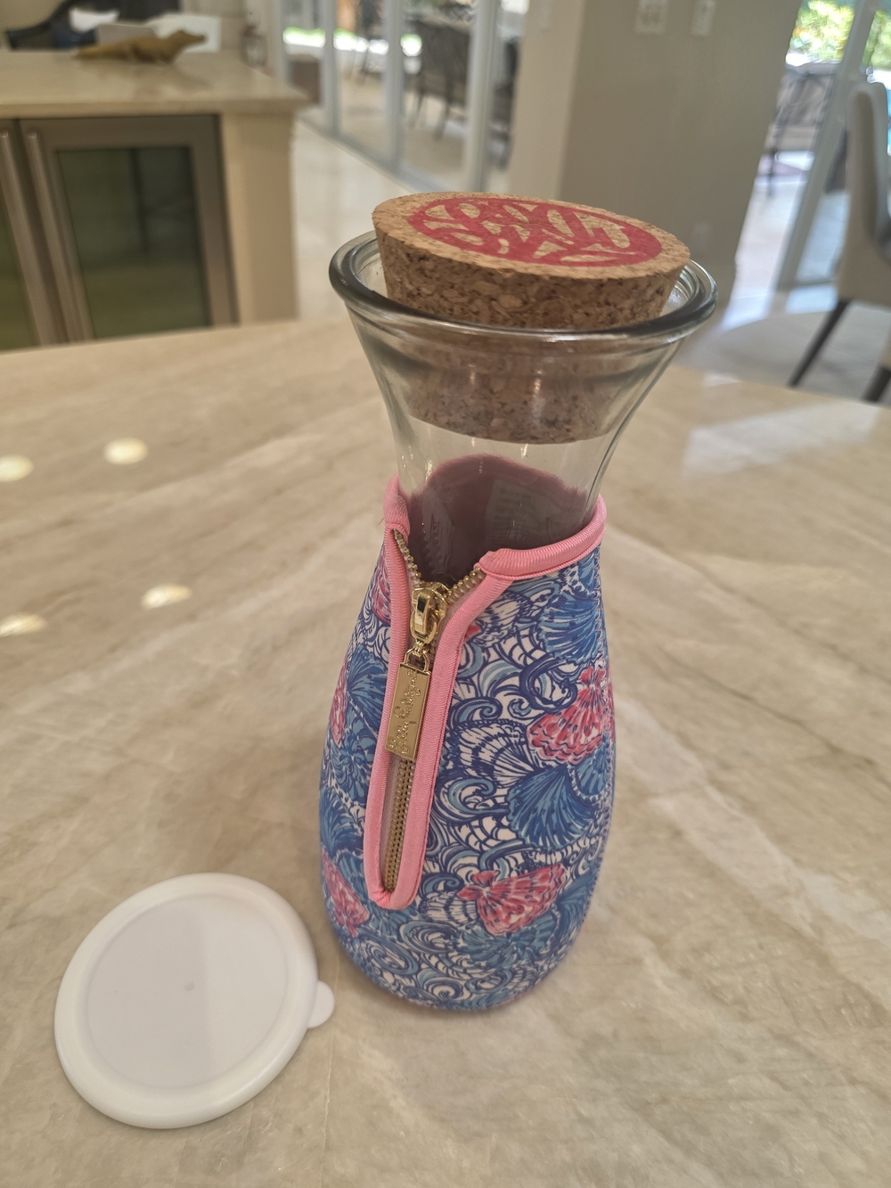 Lilly Pullizer - Bottle &  Neopren Sleeve (Pink Trim and Blue Floral Pattern) - Picture 2 of 6